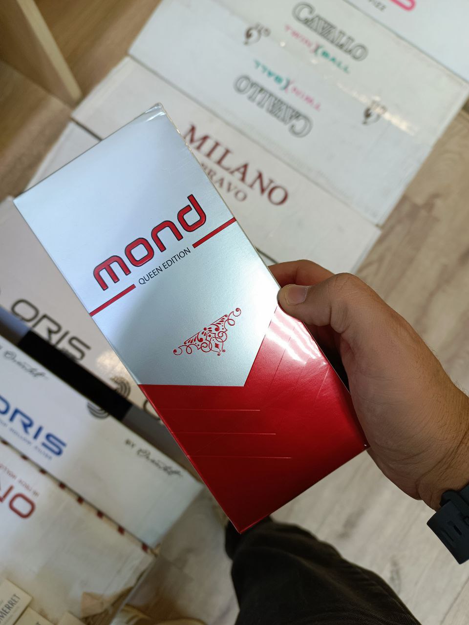 Mond QS Red