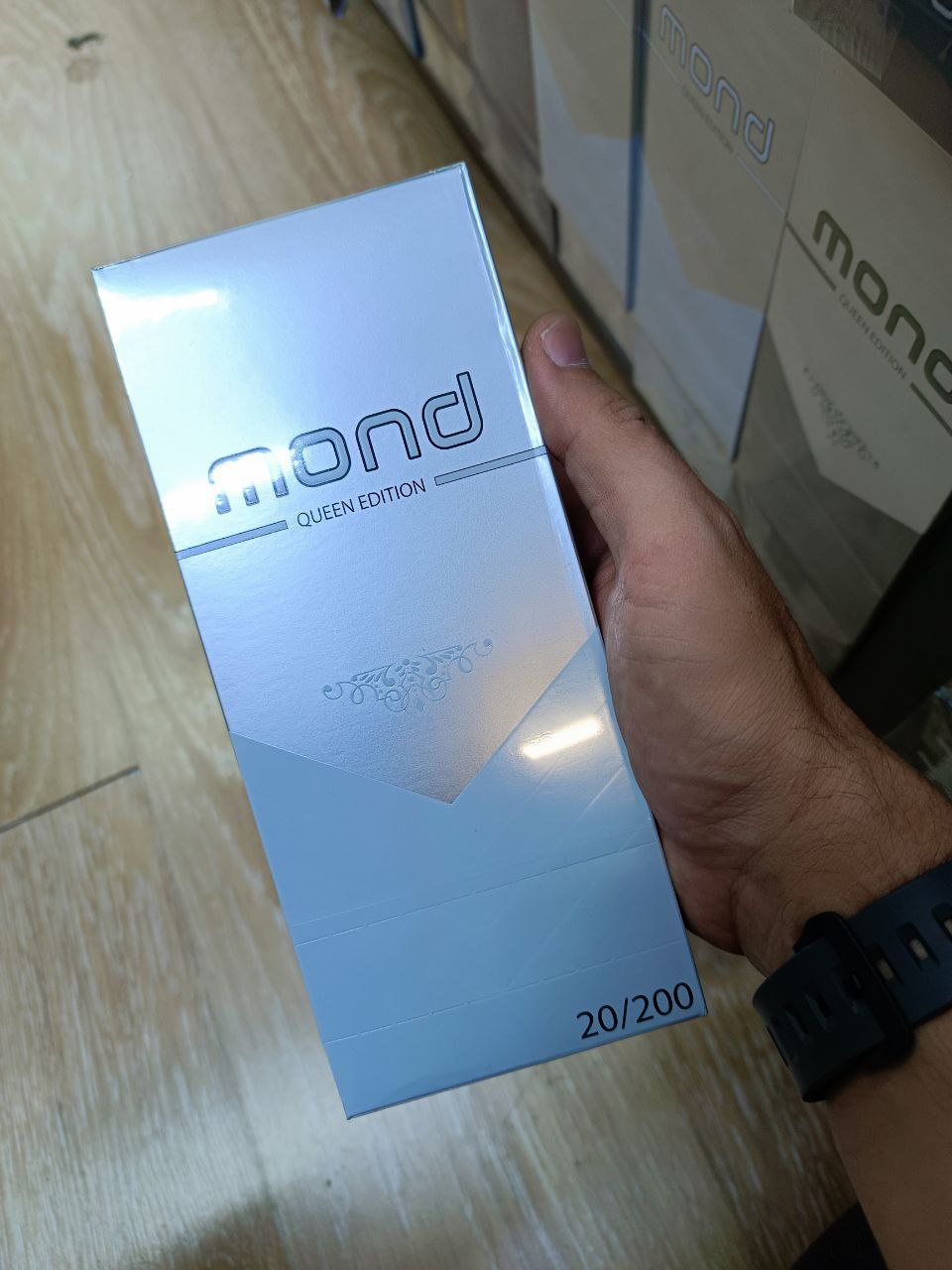 Mond QS White